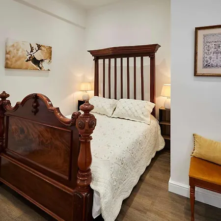 Host & - The Coach House 3 *